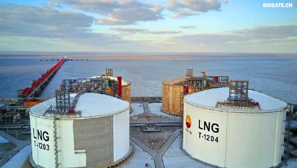 9Ni钢又称06Ni9DR,是一种低温压力容器钢板,主要用于低温储罐,LNG船舶及储罐等低温设备的制造。液化天然气(LNG)动力汽车运输船——7500车位汽车滚装船由上海船舶研究设计院研发设计,是为德国大众汽车集团制造的。舞钢为其研发生产40毫米厚、-196℃超低温冲击韧性的9Ni(镍)优质钢板,实现替代进口。 9Ni钢又称06Ni9DR,是一种低温压力容器钢板,主要用于低温储罐,LNG船舶及储罐等低温设备的制造。液化天然气(LNG)动力汽车运输船——7500车位汽车滚装船由上海船舶研究设计院研发设计,是为德国大众汽车集团制造的。舞钢为其研发生产40毫米厚、-196℃超低温冲击韧性的9Ni(镍)优质钢板,实现替代进口。